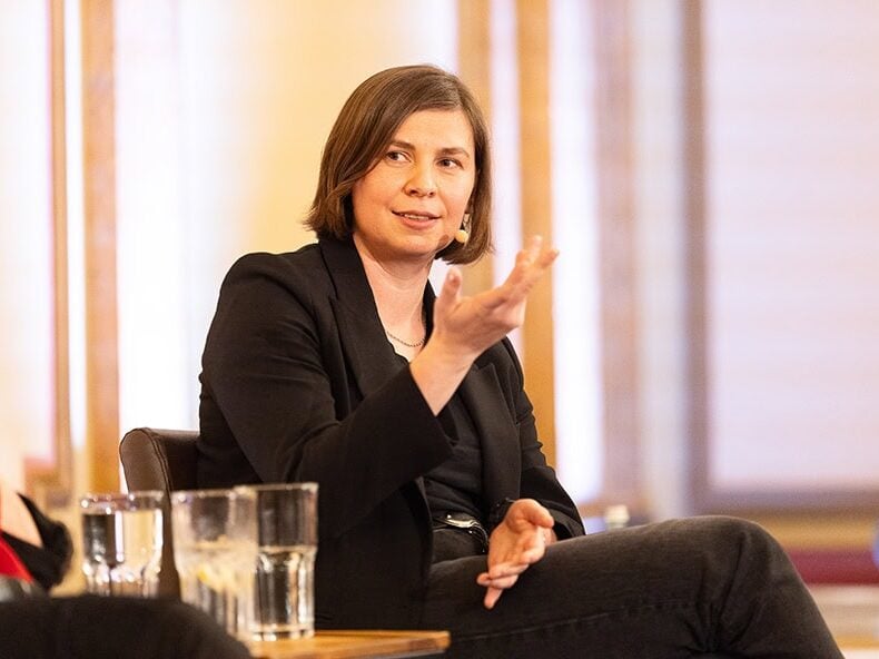 Tanja Maljartschuk speaking on stage of Europe 24 at Literaturhaus Hamburg.© Daniel Müller