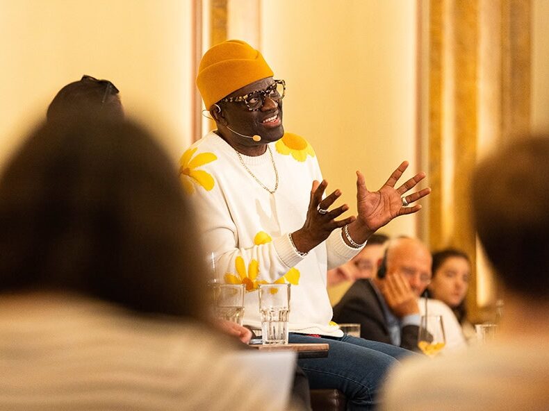 Alain Mabanckou speaking on stage of Europe 24 at Literaturhaus Hamburg.© Daniel Müller