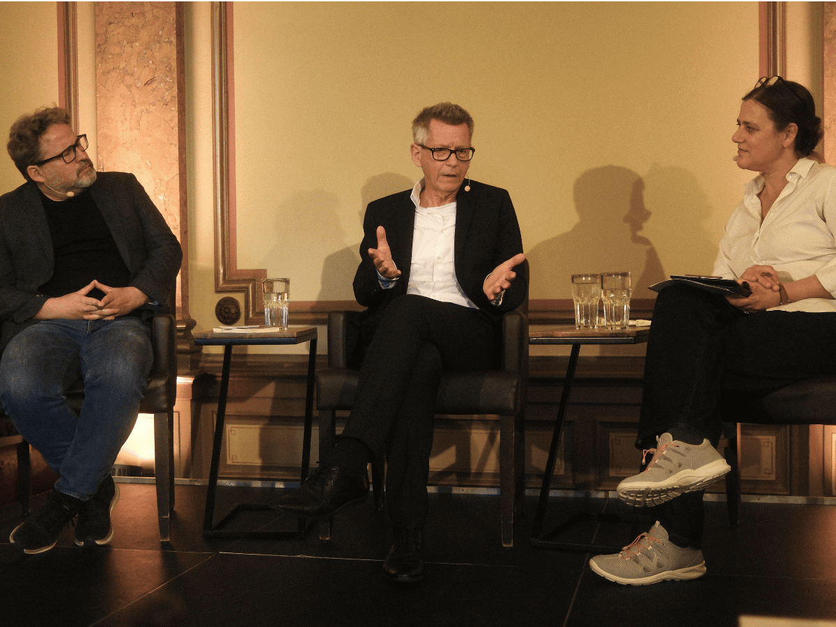 design ohne titel 27Wolfram Eilenberger und Catherine Newmark mit Gast Albrecht Koschorke © Literaturhaus Hamburg