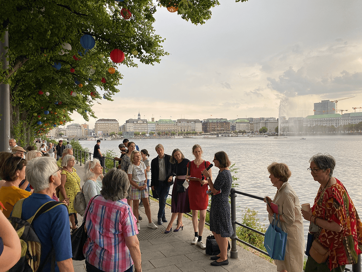 Mitgliederausflug an der Binnenalster© Literaturhaus