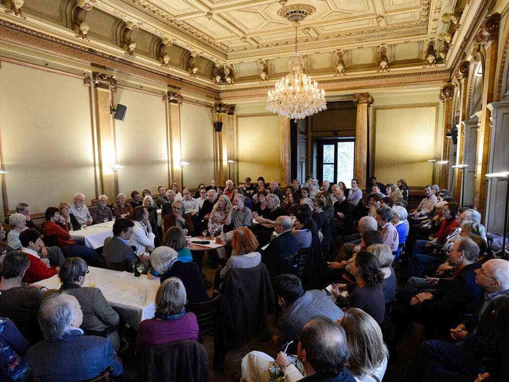 Blick in den vollen Saal des Literaturhauses© Literaturhaus