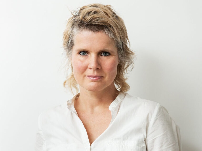 Porträt von Svenja Flaßpöhler mit Bluse und schulterlangen blonden Haaren © Johanna RuebelSvenja Flaßpöhler © Johanna Ruebel