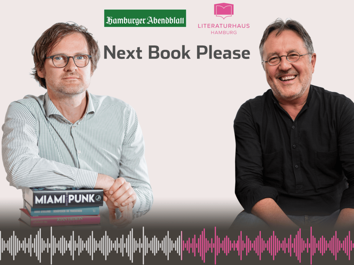 Thomas Andre und Rainer Moritz. Zwischen ihnen stehen »Next Book Please« und die Logos vom Hamburger Abendblatt und dem Literaturhaus Hamburg.
